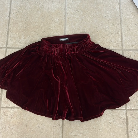 Perfect condition.Velour burgundy mini - Picture 1 of 3